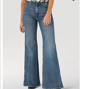 Wrangler Women’s High Waste Wanderer Jeans NEW!!